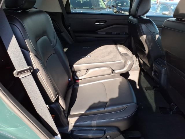 Certified 2025 Nissan Pathfinder SL image 17