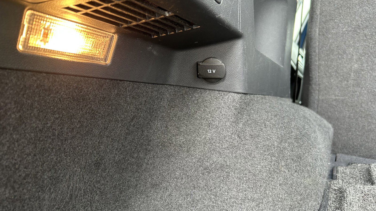 Used 2018 Volkswagen Tiguan S image 15