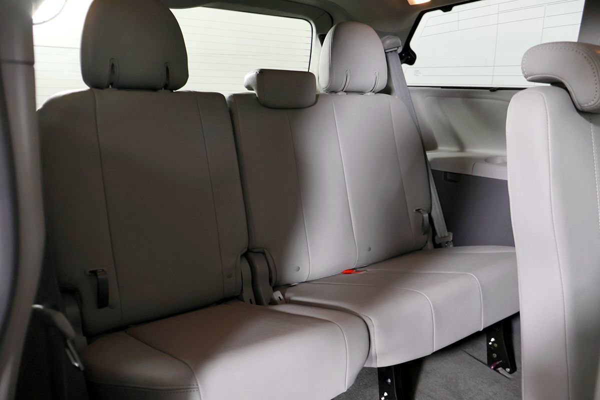 Used 2018 Toyota Sienna XLE w/ XLE Navigation Package FWD image 52