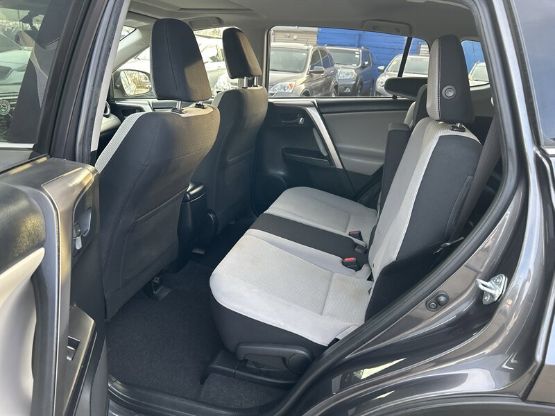 Used 2016 Toyota RAV4 XLE AWD/4WD image 10