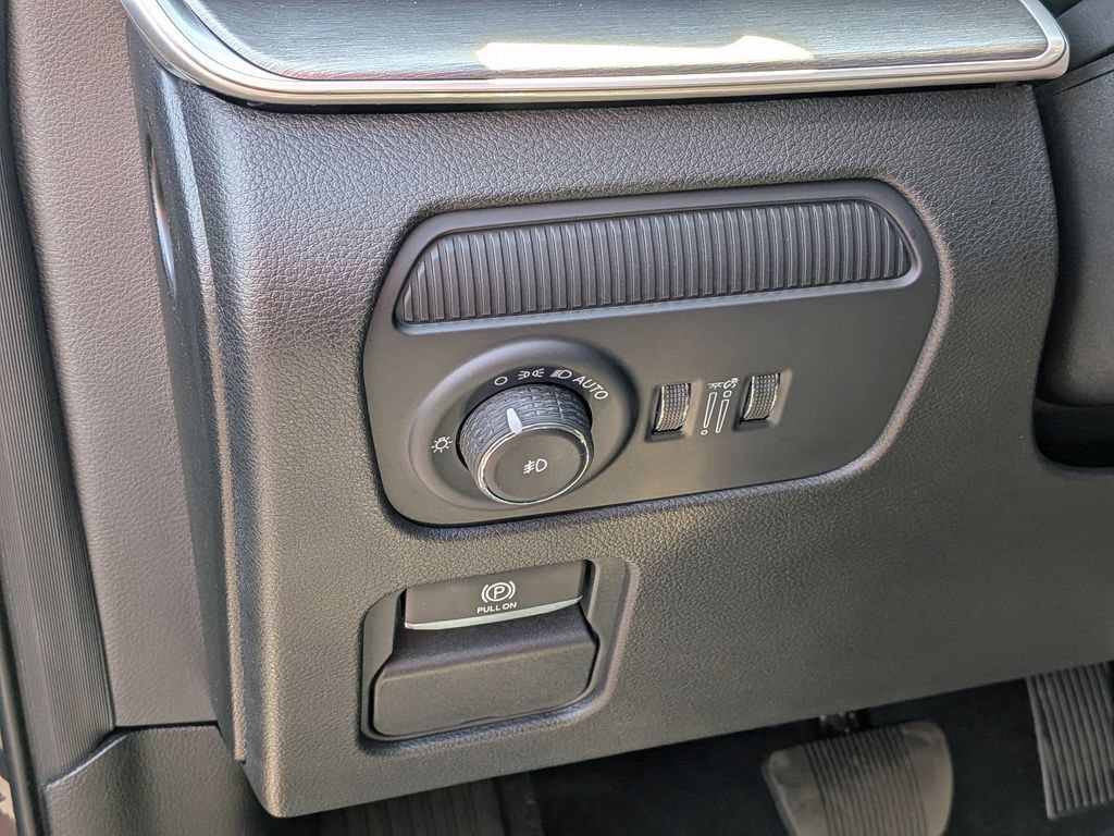 Used 2025 Jeep Wagoneer Series III w/ Premium Group I AWD/4WD image 14