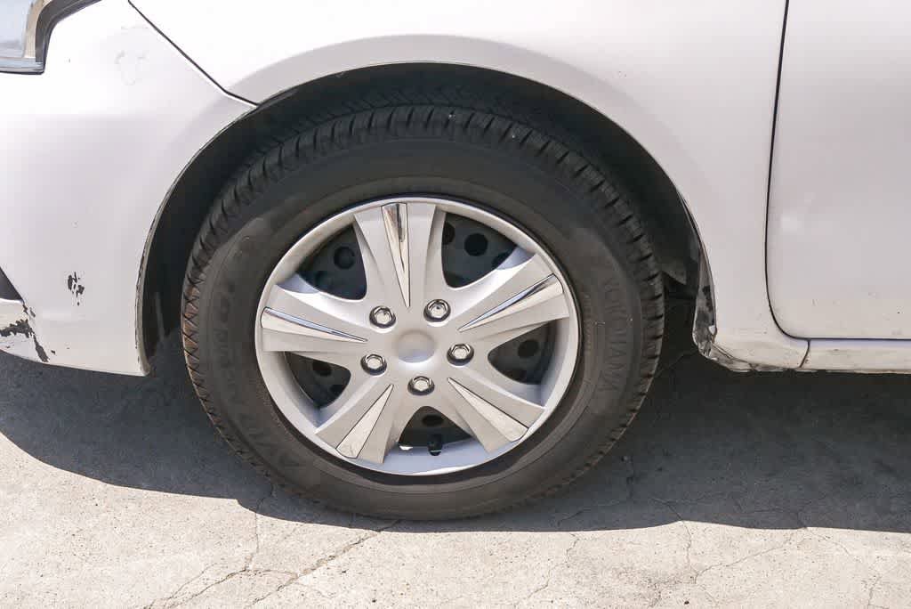 Used 2017 Nissan Versa SV FWD image 5