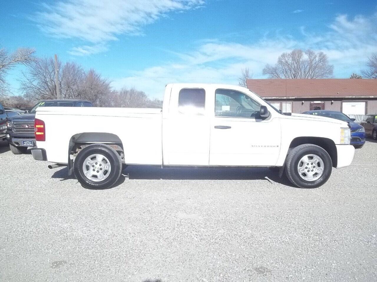 Used 2007 Chevrolet Silverado 1500 LT w/ 2LT Convenience Package AWD/4WD image 4