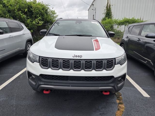 Used 2024 Jeep Compass Trailhawk AWD/4WD image 2