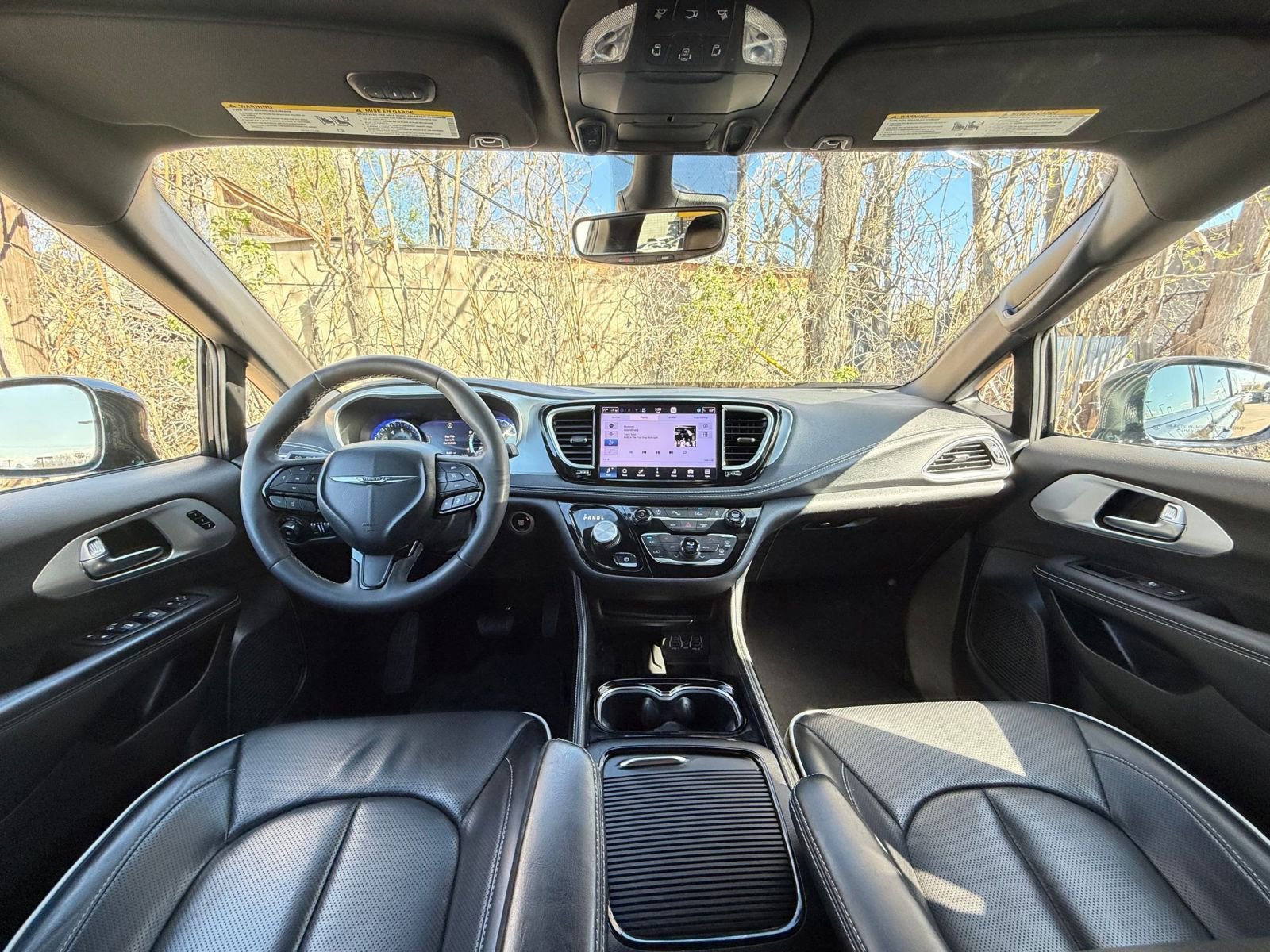 Used 2025 Chrysler Pacifica Limited image 33