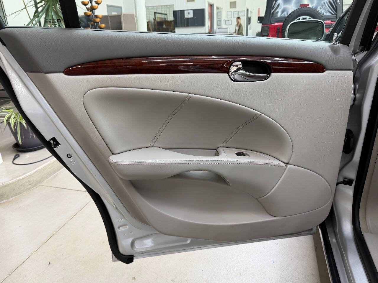 Used 2009 Buick Lucerne CXL w/ Driver Confidence Package FWD image 12