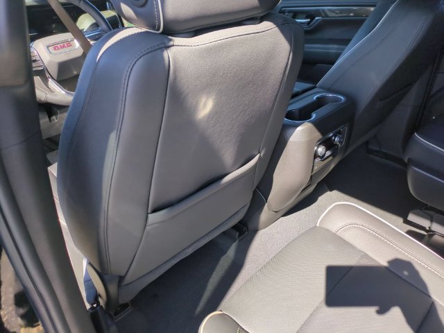Used 2025 GMC Yukon Elevation w/ Technology Package AWD/4WD image 28