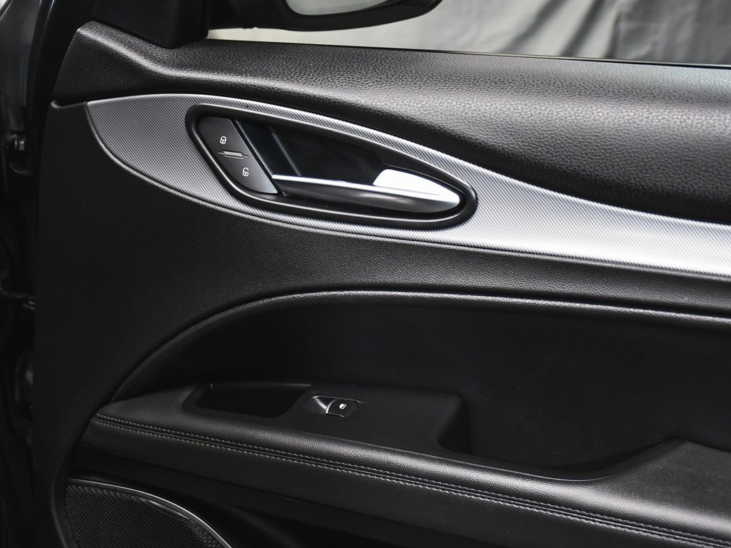 Used 2023 Alfa Romeo Stelvio Veloce image 17