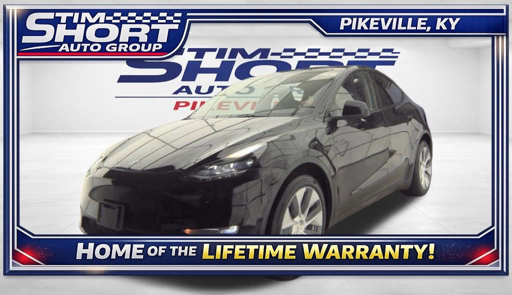 Used 2024 Tesla Model Y Long Range AWD/4WD image 1