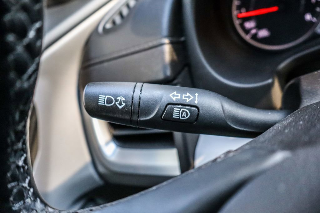 Used 2024 GMC Terrain SLT image 27