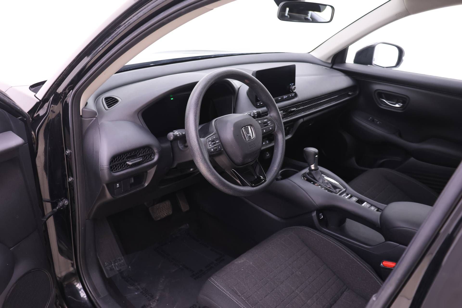 Certified 2023 Honda HR-V LX image 3