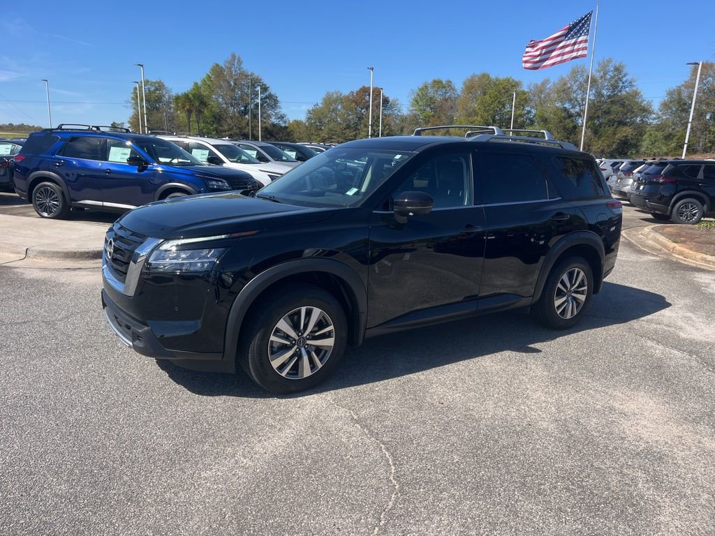 Used 2024 Nissan Pathfinder SL image 3
