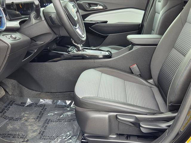 Used 2025 Chevrolet Trax LT w/ LT Convenience Package image 15