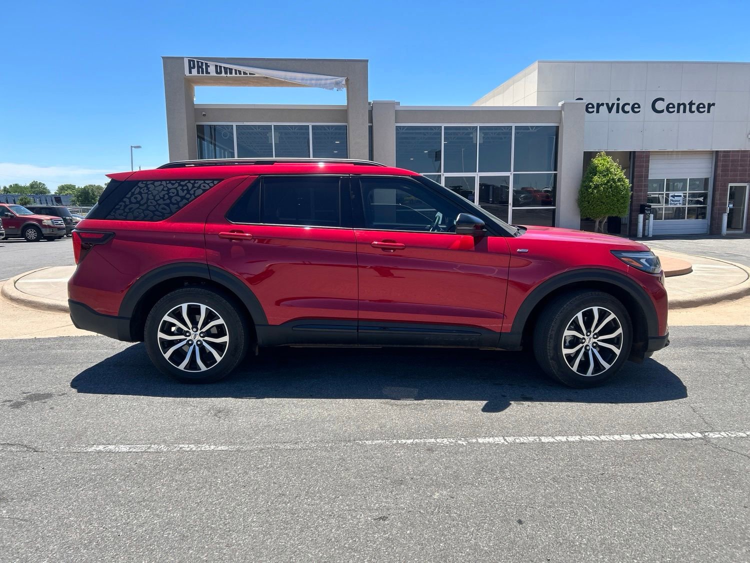 Used 2025 Ford Explorer ST-Line w/ Premium Package RWD image 4
