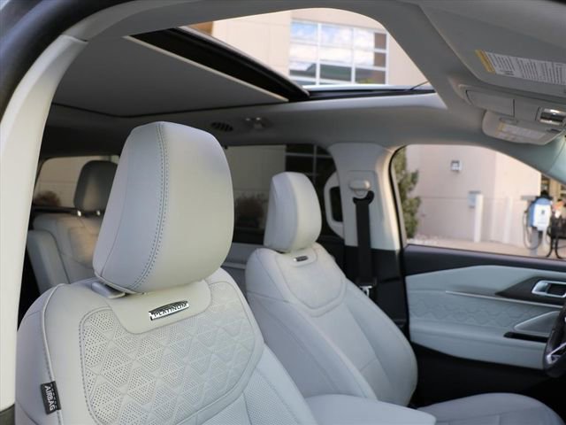 Used 2025 Ford Explorer Platinum w/ LUX Leather Package image 8