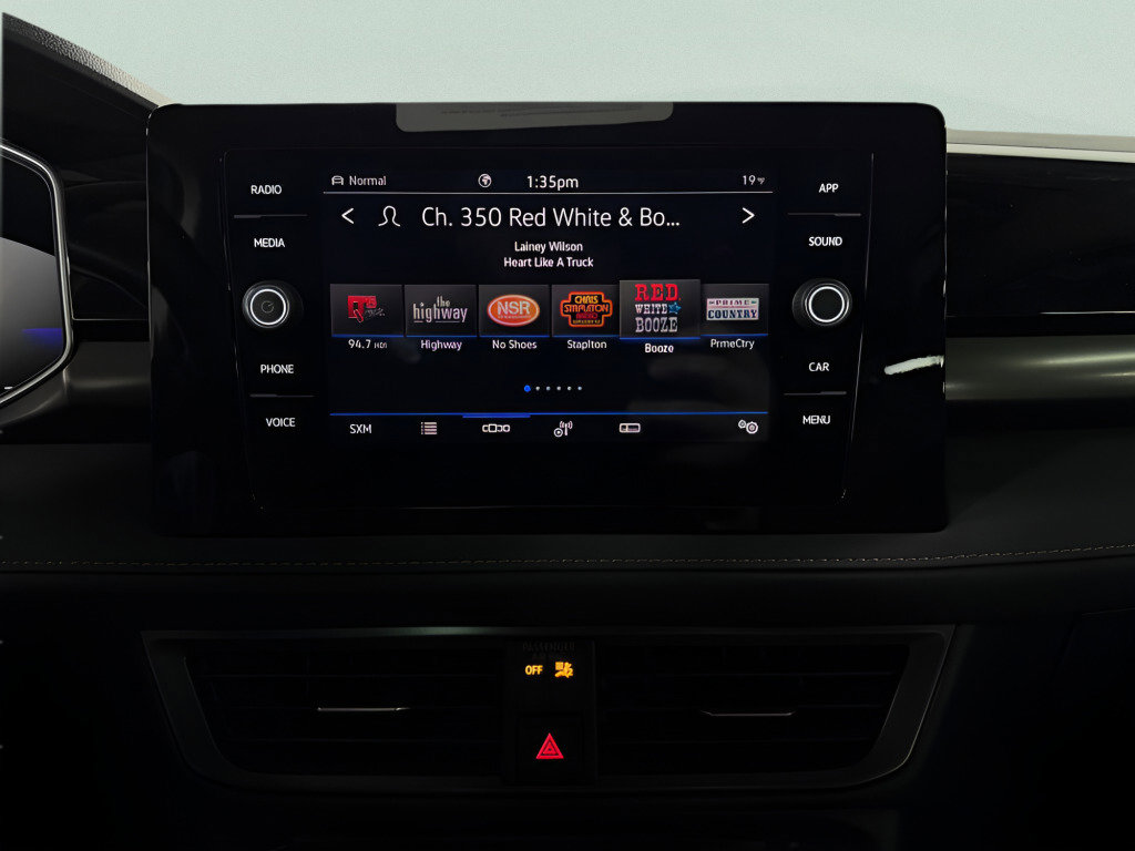 Certified 2025 Volkswagen Taos SE image 15