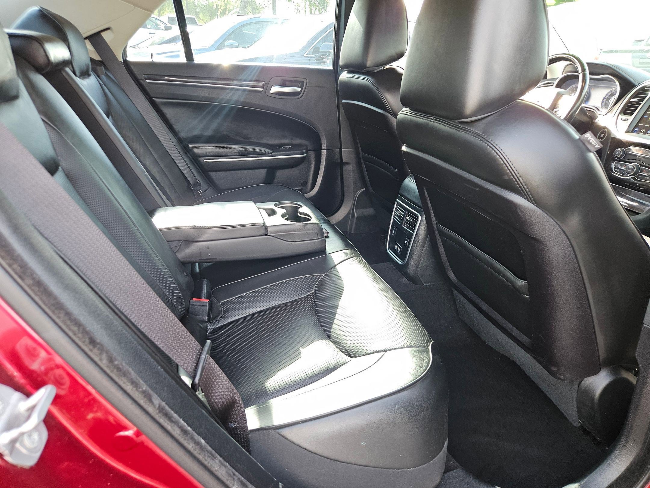 Used 2019 Chrysler 300 Limited image 23