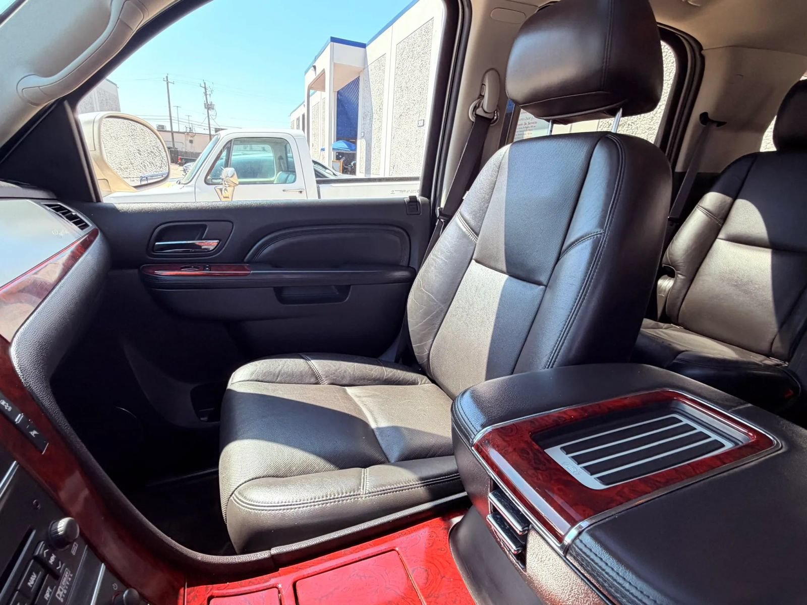 Used 2013 Cadillac Escalade Luxury RWD image 13