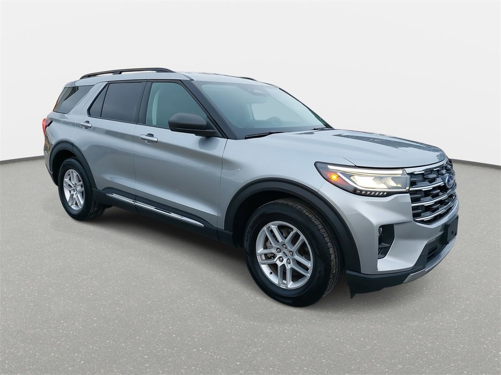 Used 2025 Ford Explorer Active w/ Active Comfort Package image 3