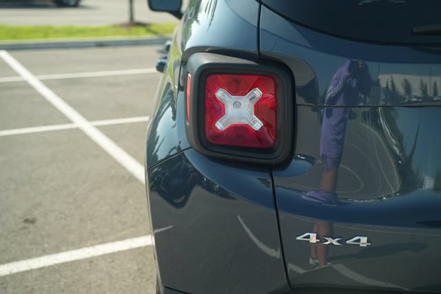 Used 2022 Jeep Renegade Latitude AWD/4WD image 43