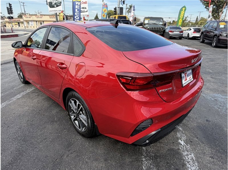 Used 2024 Kia Forte LXS w/ LXS Technology Package image 5