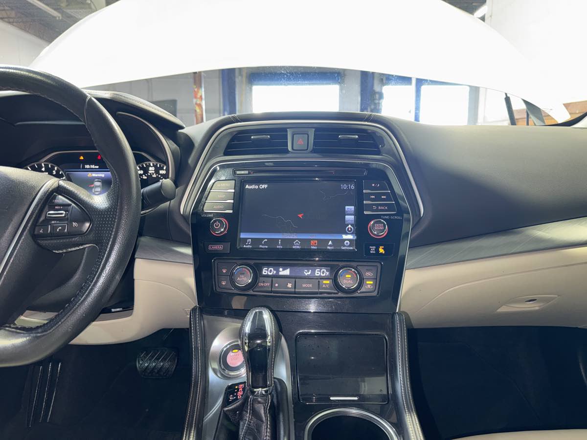 Used 2016 Nissan Maxima 3.5 SV w/ Interior Lighting Package FWD image 18