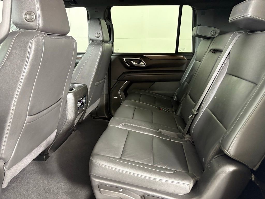 Used 2024 Chevrolet Suburban LT RWD image 41