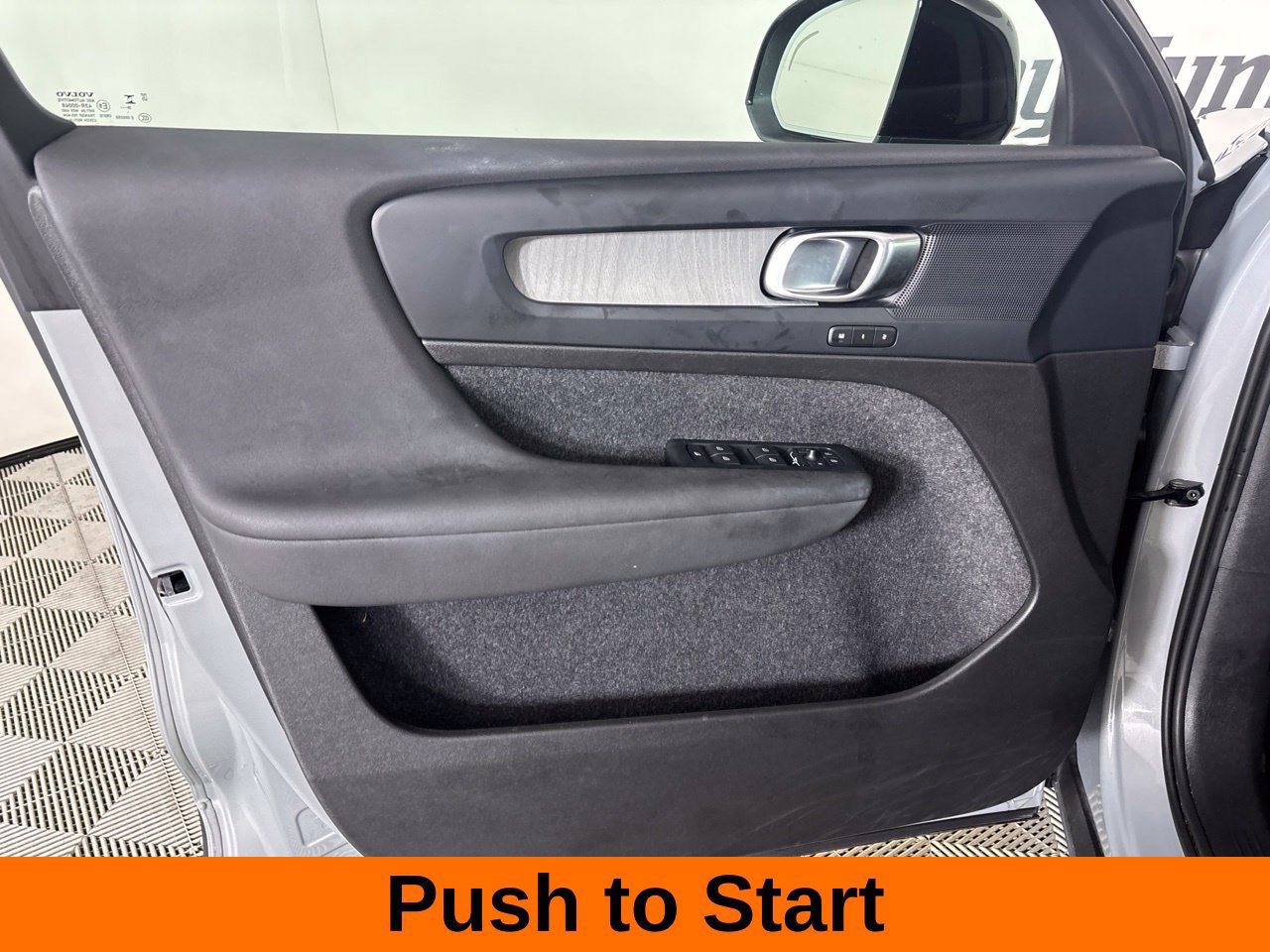 Used 2026 Volvo XC40 B5 Plus AWD/4WD image 9