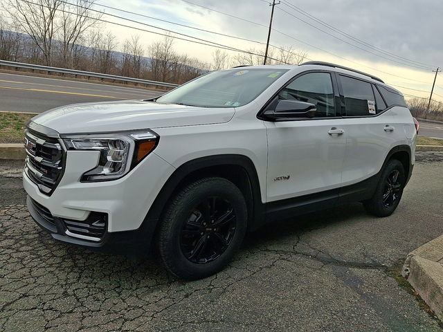 Used 2024 GMC Terrain AT4 image 3