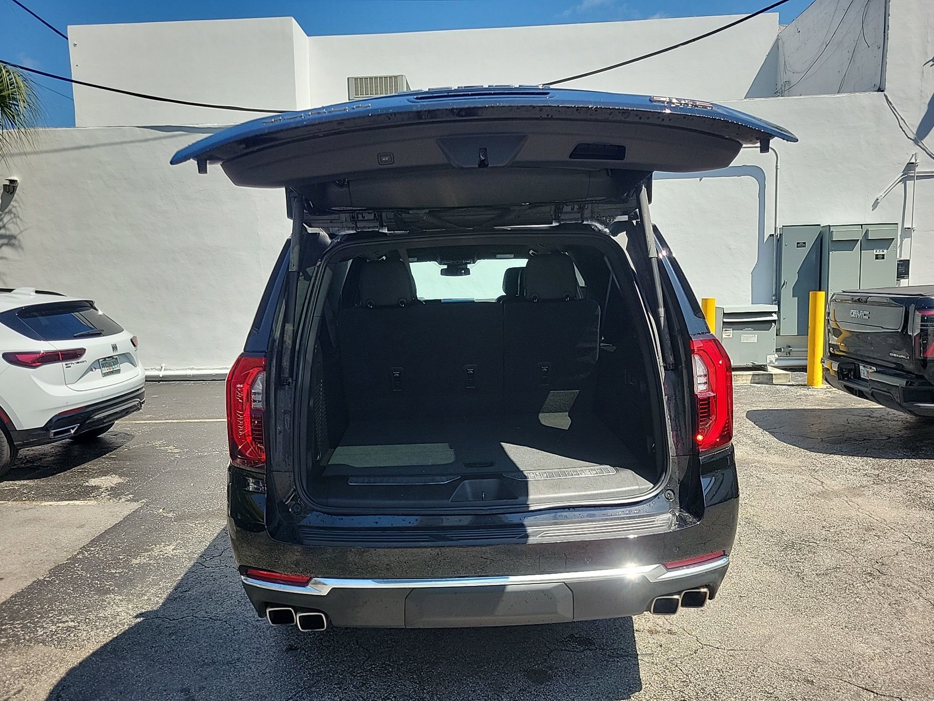 Used 2025 GMC Yukon XL Denali image 14