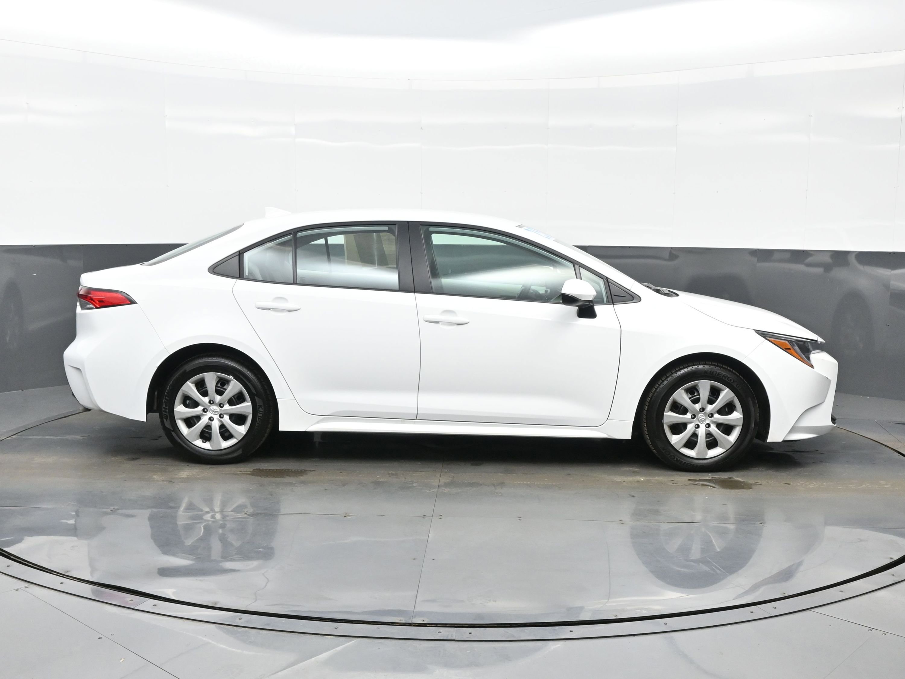 Used 2025 Toyota Corolla LE image 7