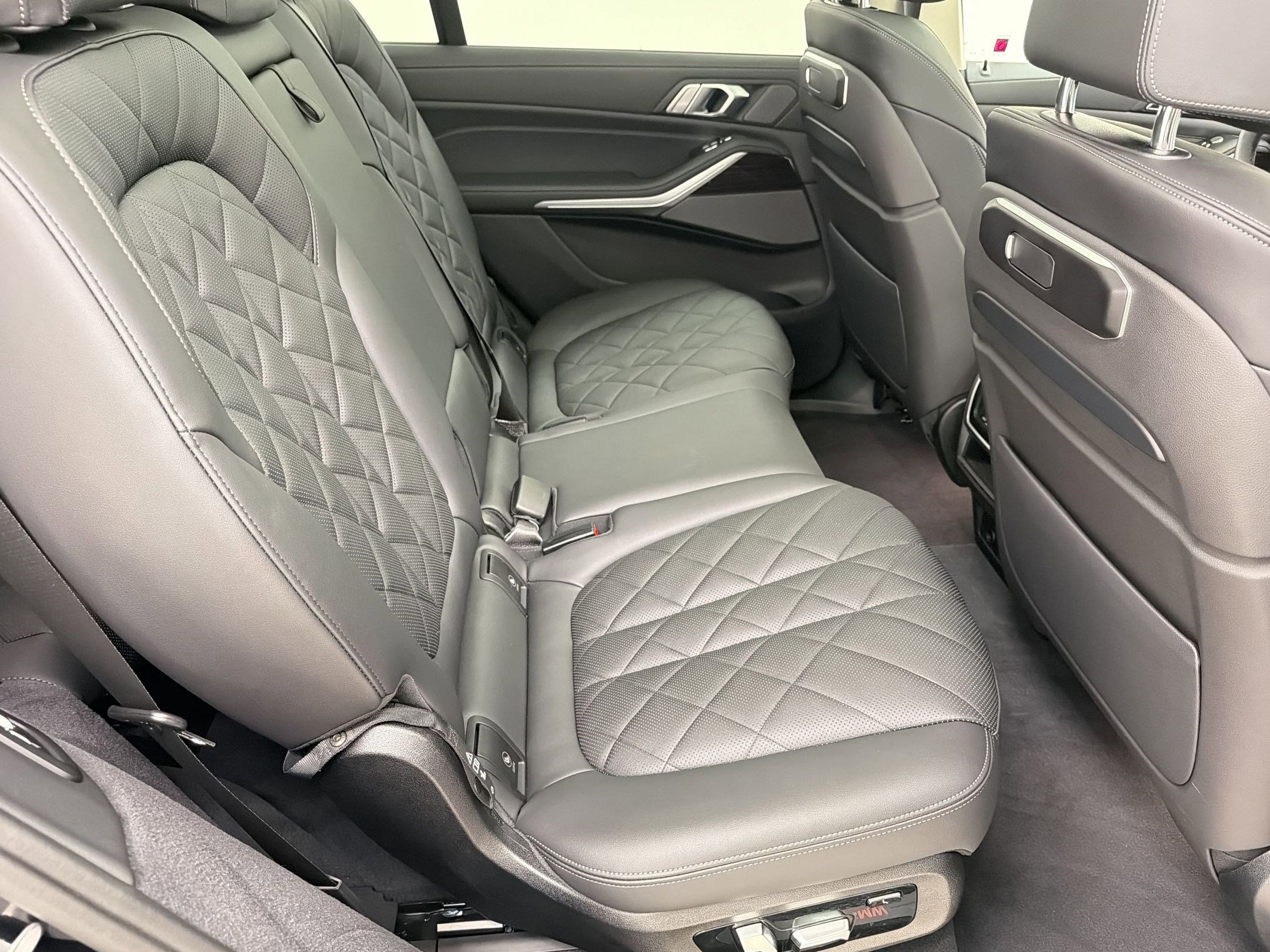 Certified 2024 BMW X7 xDrive40i w/ Premium Package AWD/4WD image 29