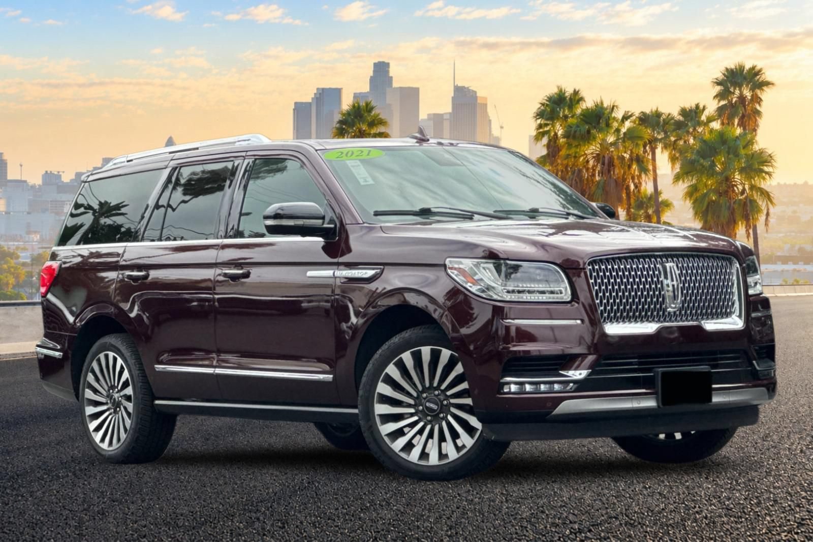 Used 2021 Lincoln Navigator Reserve w/ Luxury Package AWD/4WD image 2