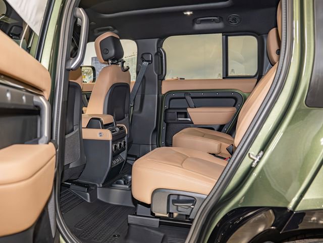 New 2026 Land Rover Defender 130 X-Dynamic SE image 22