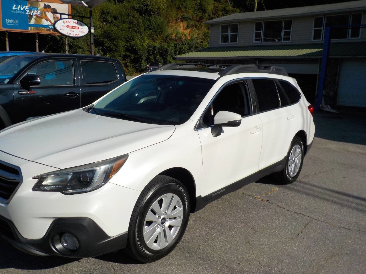 Used 2019 Subaru Outback 2.5i Premium image 3