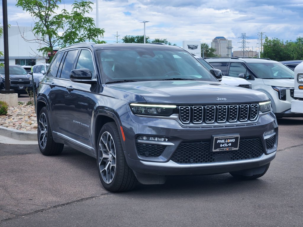 Used 2022 Jeep Grand Cherokee Summit AWD/4WD image 3