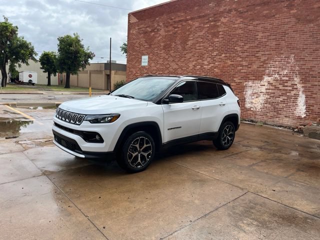 Used 2025 Jeep Compass Limited AWD/4WD image 3