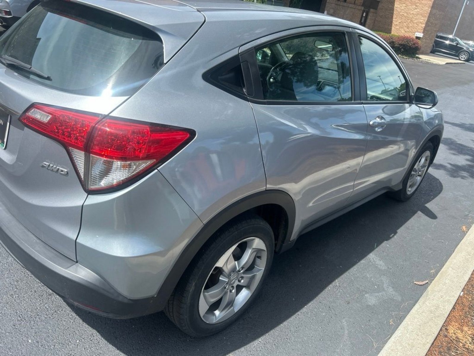 Used 2022 Honda HR-V LX image 9