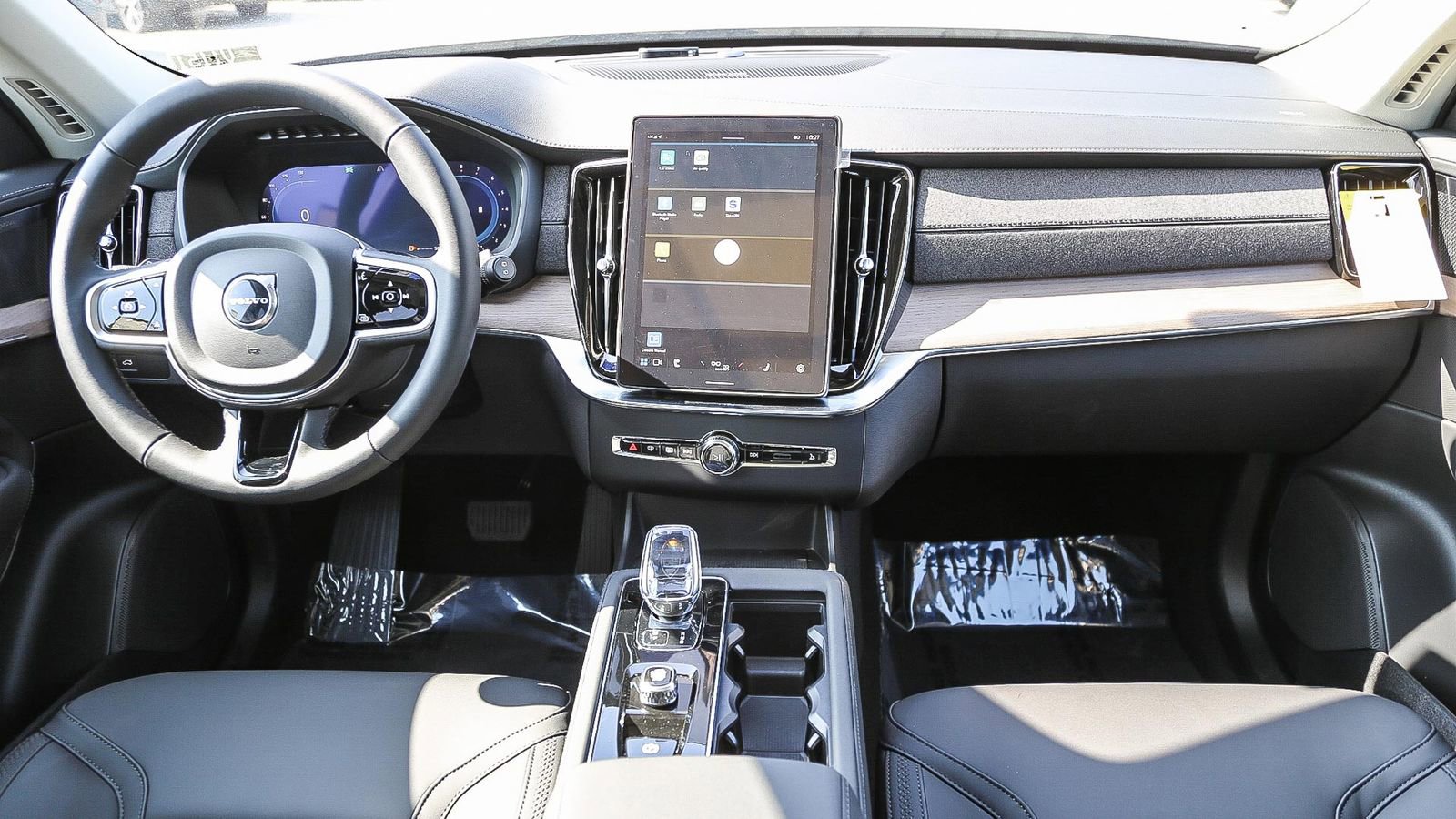 Used 2025 Volvo XC90 B6 Plus w/ Protection Package Premier AWD/4WD image 14