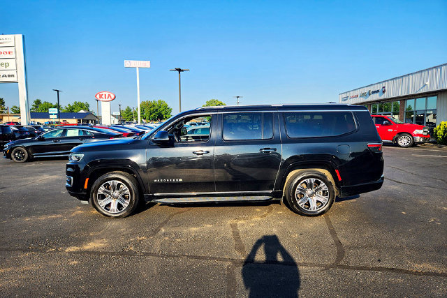 Used 2024 Jeep Wagoneer L Series II AWD/4WD image 4