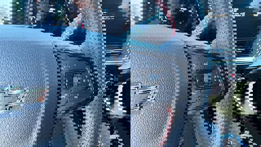 New 2026 Chevrolet Trax RS w/ Sunroof Package image 21