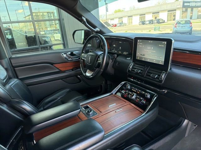 Used 2019 Lincoln Navigator Select image 13