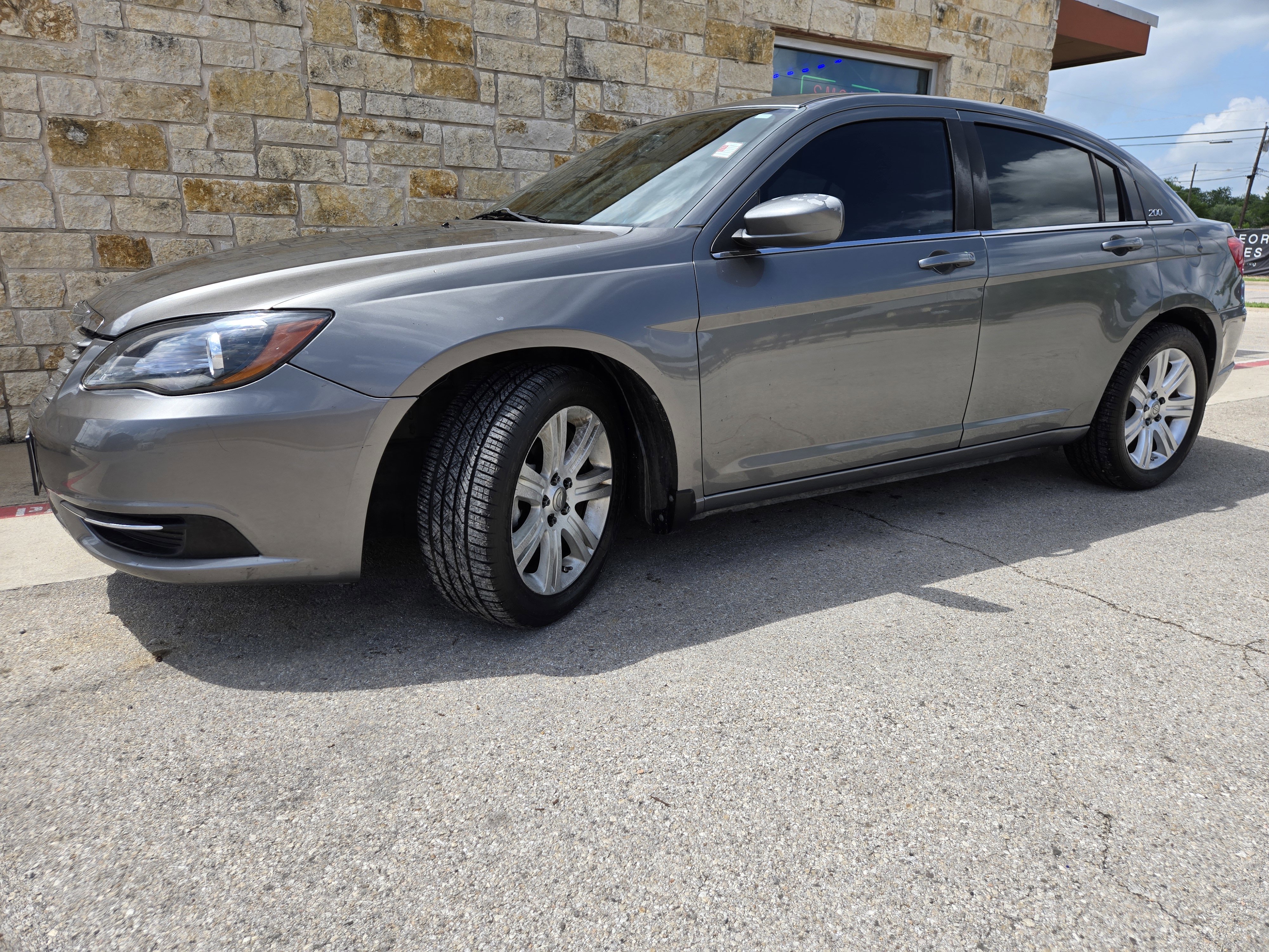 Used 2013 Chrysler 200 Touring w/ S Exterior Appearance Pkg FWD image 2