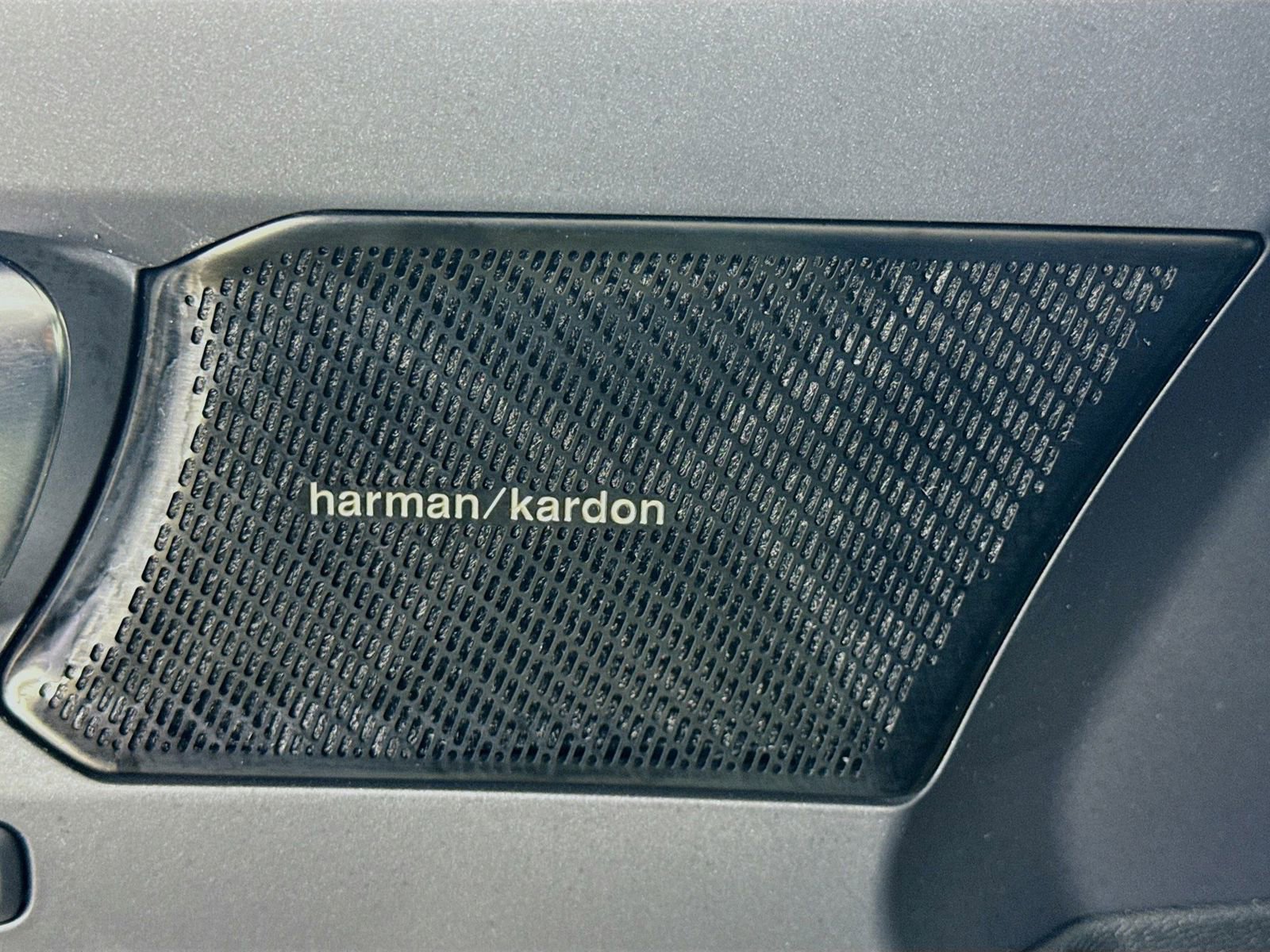 Used 2021 Volvo XC40 T5 R-Design image 12