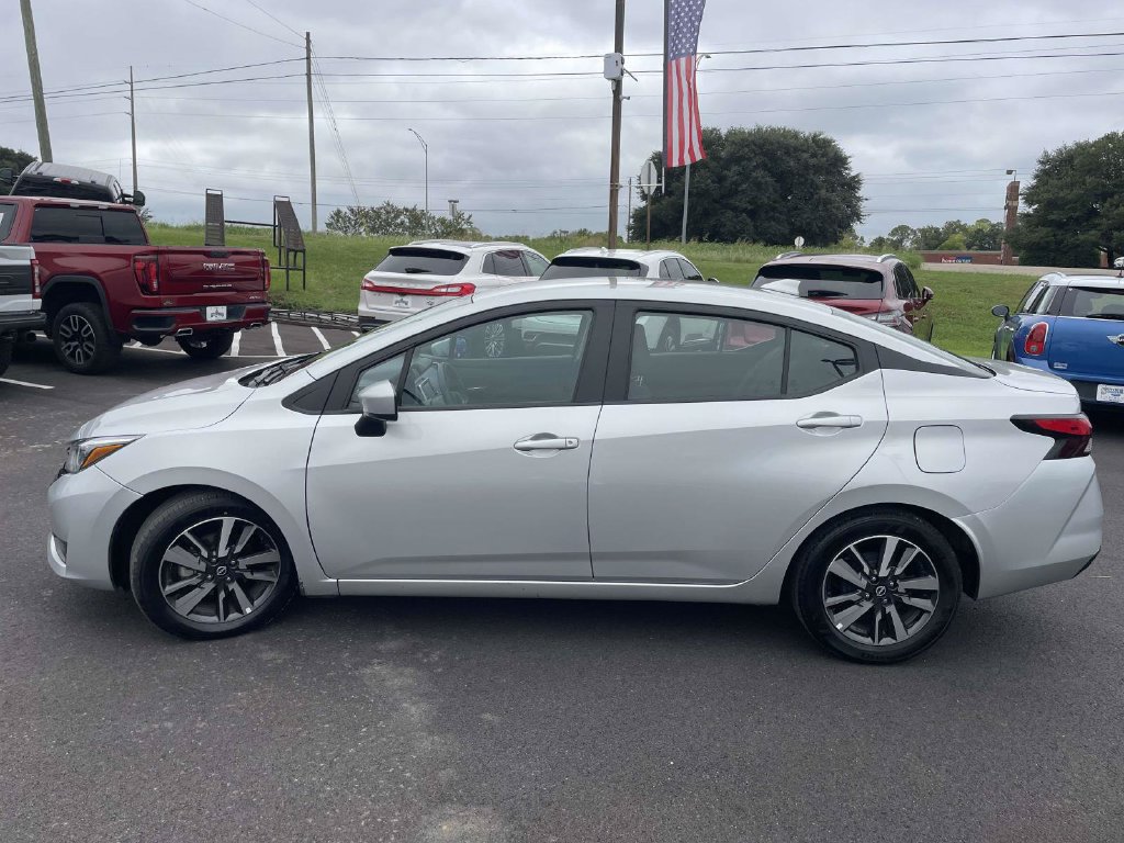 Used 2025 Nissan Versa SV FWD image 6