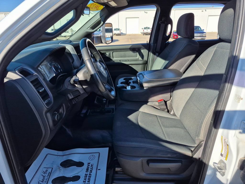 Used 2022 RAM 3500 Tradesman w/ Chrome Appearance Group AWD/4WD image 9