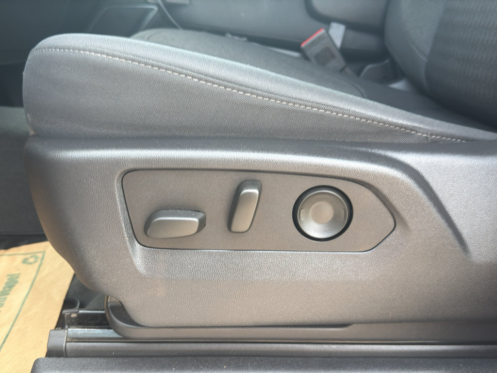 Used 2023 Chevrolet Silverado 1500 LT AWD/4WD image 15