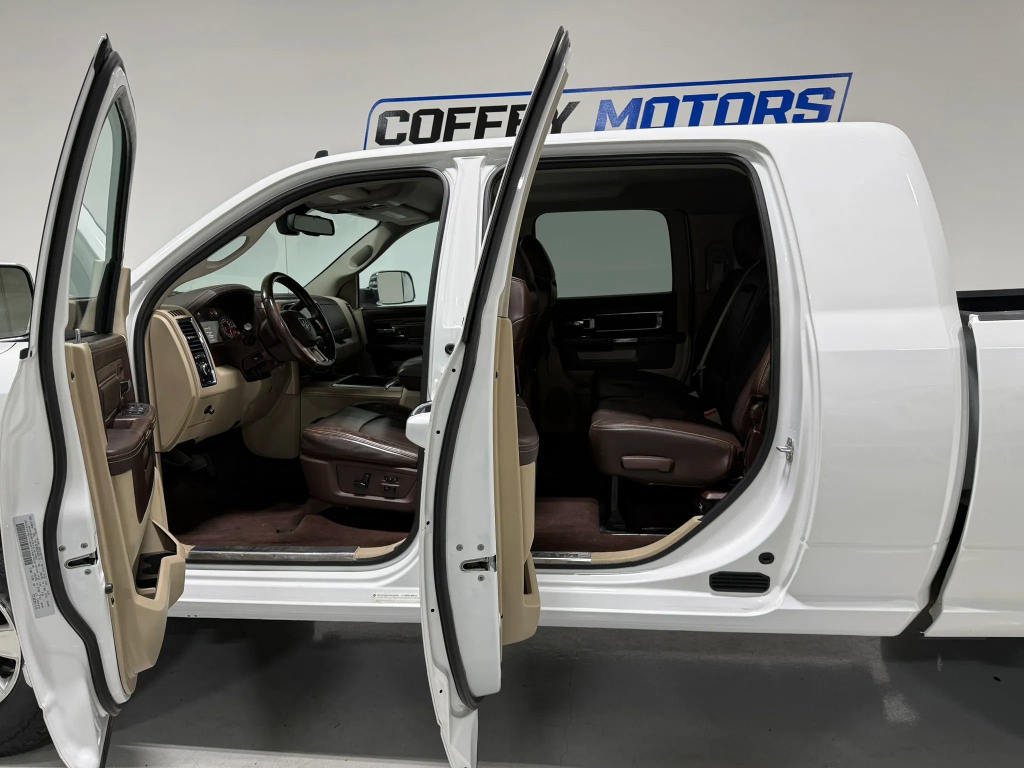 Used 2014 RAM 3500 Laramie Longhorn AWD/4WD image 14