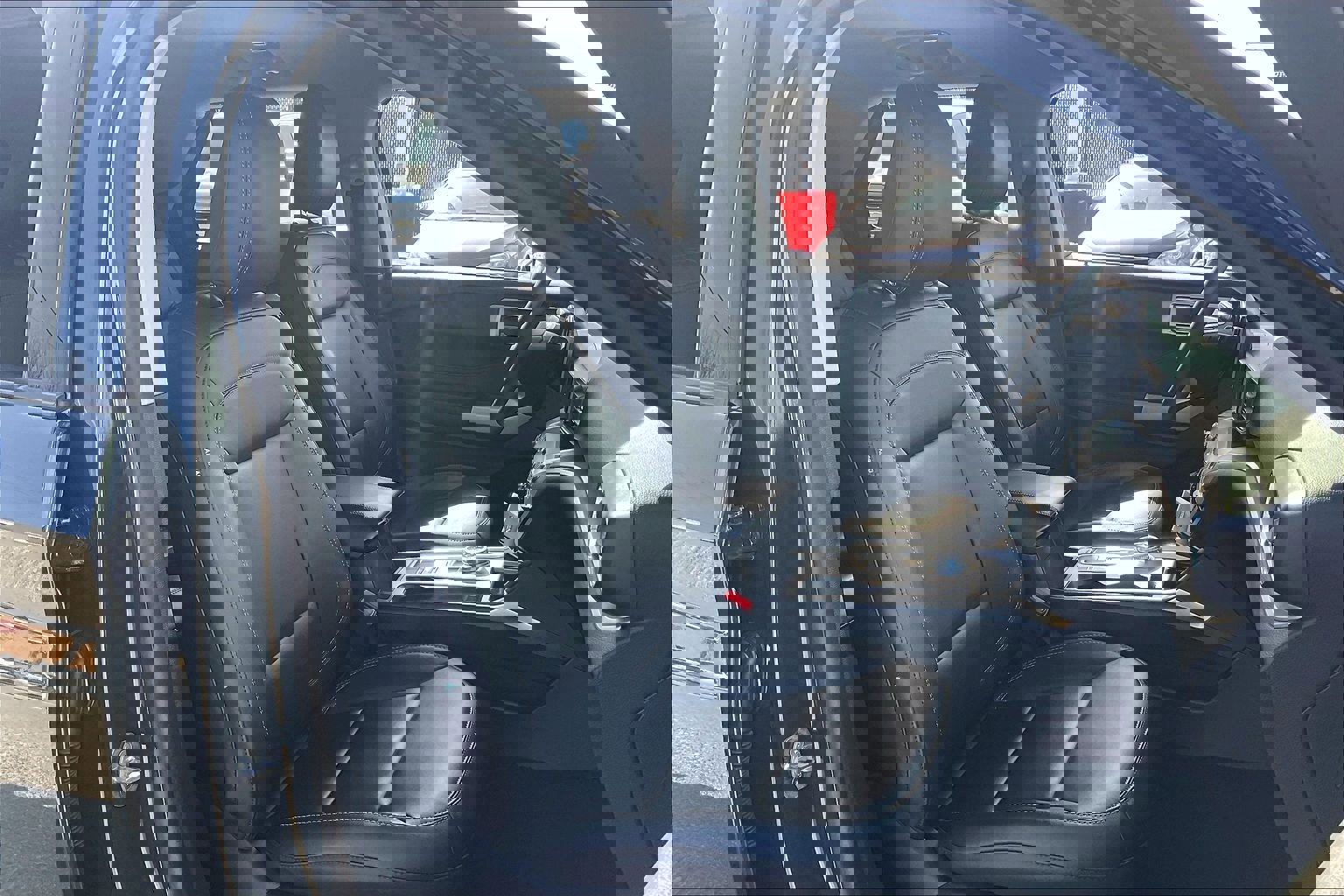 Used 2024 Ford Explorer XLT w/ Equipment Group 202A image 9