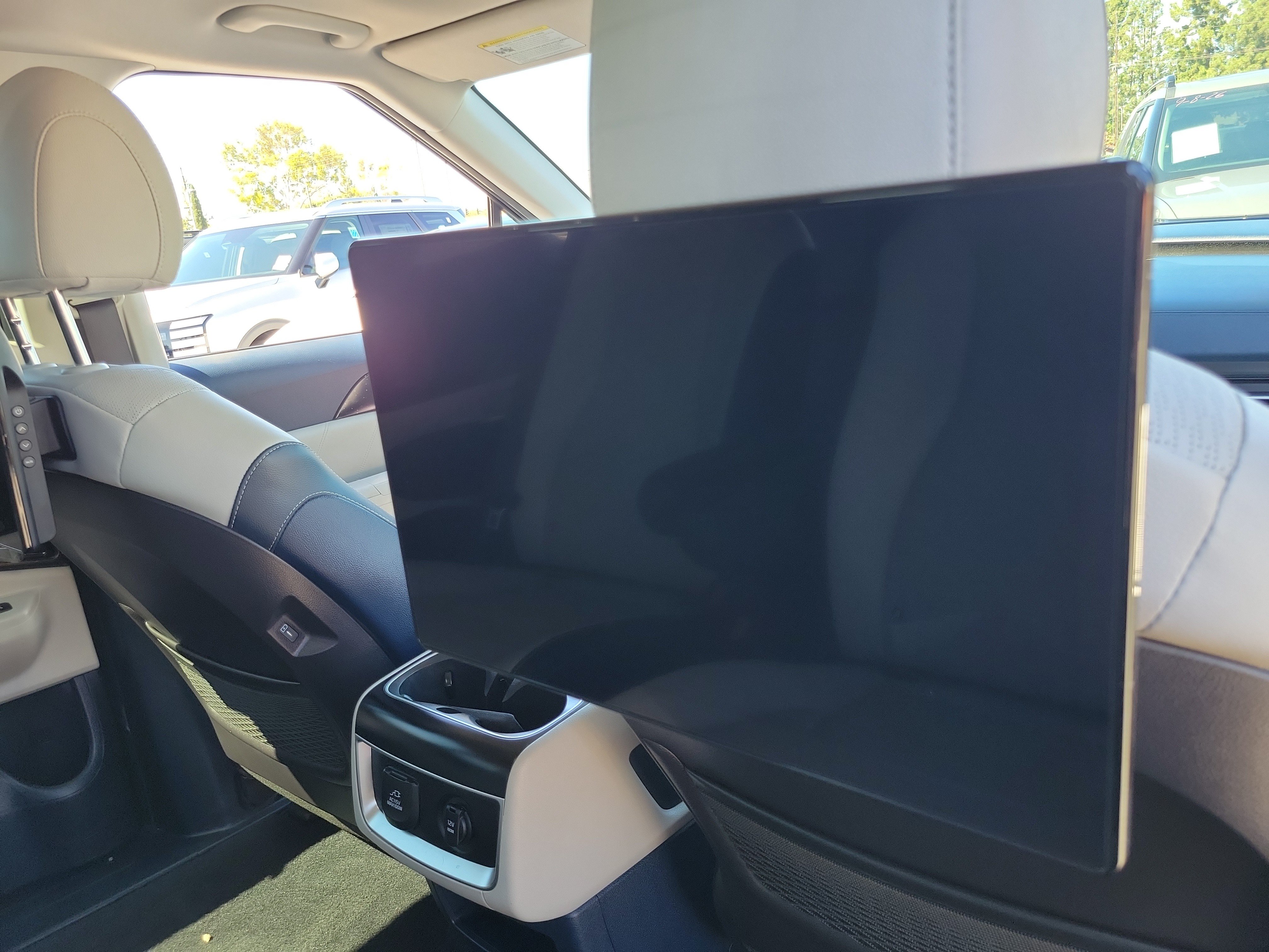 Used 2025 Kia Carnival SX Prestige FWD image 23